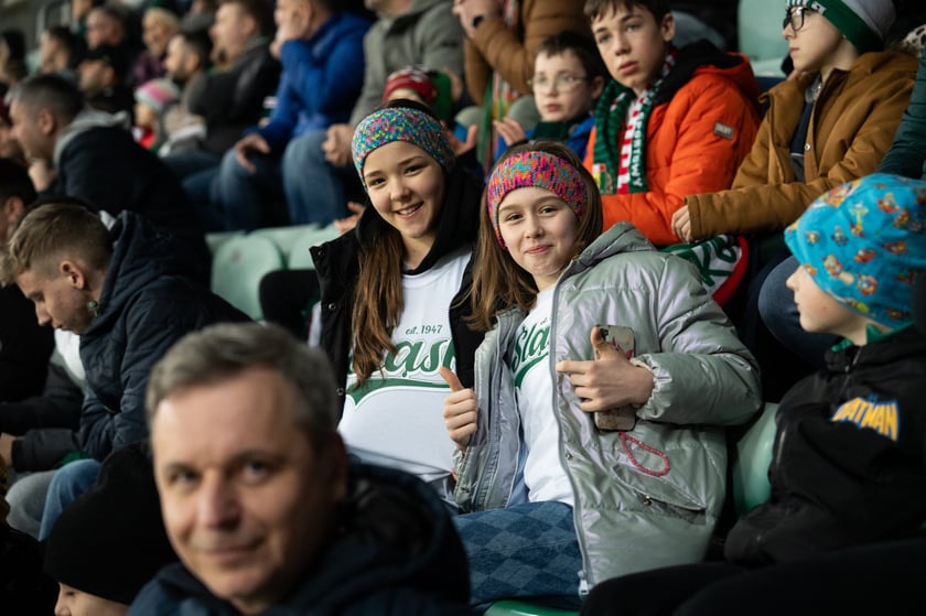 Kibice na meczu Śląska z Widzewem (2 marca 2024) na Tarczyński Arenie